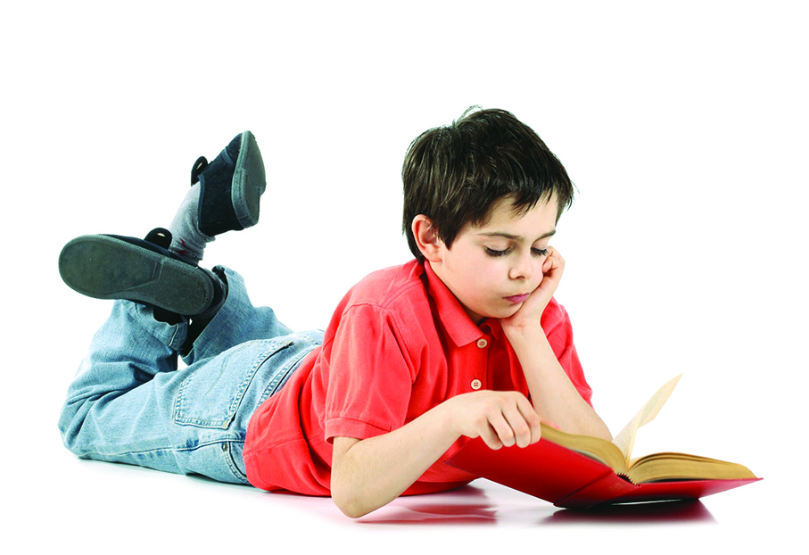 «خير جليس» يشكو من الوحدة... وأطفال «اقرأ» لا يقرأون كيف نشجع أطفالنا  على المطالعة والقراءة؟