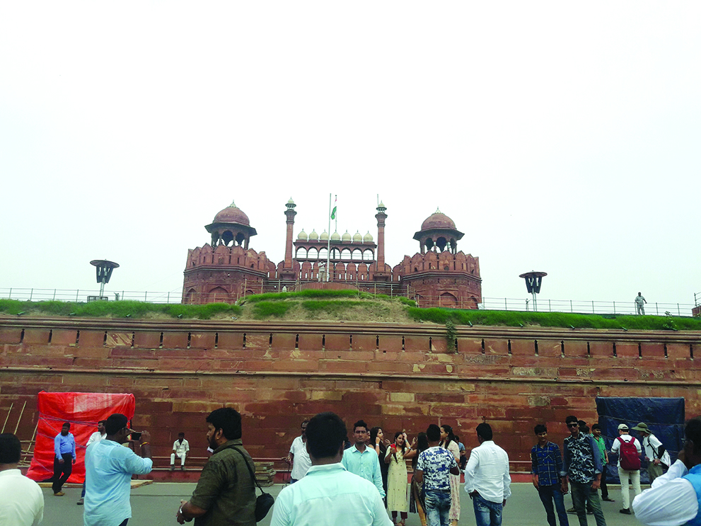 القلعة الحمراء  تحفة هندسية معمارية نادرة  للتراث الإسلامي الهندي 