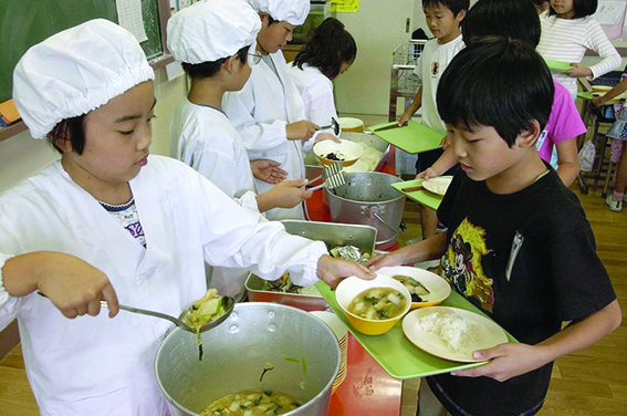أطفال اليابان وعاداتهم الغذائية المميزة 